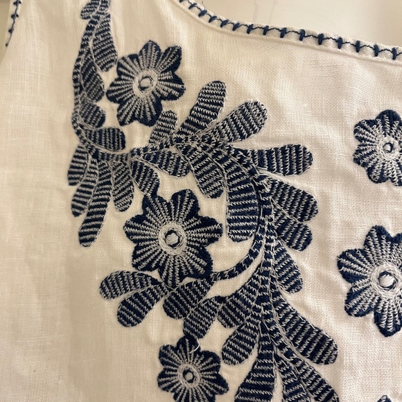 J. Jill 100% Linen Sleeveless White and Blue Embroidered Blouse/Tunic Top Size L - Picture 3 of 11